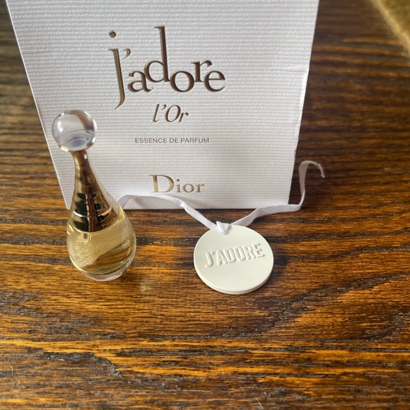 Dior J'adore L'or Perfume with Gold and Clear Design - Picture 2 of 5